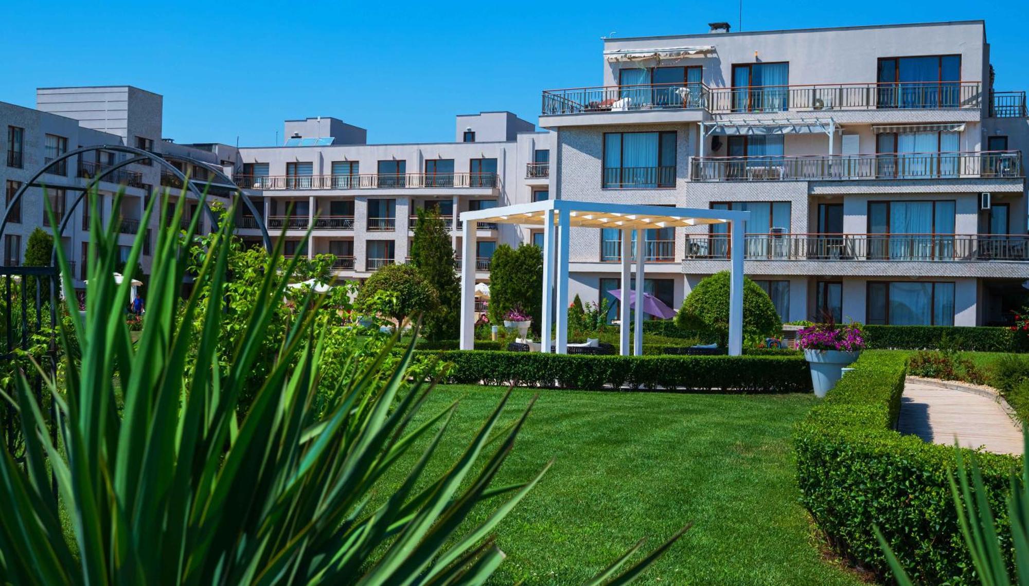 June One Bedroom Sea View Apartment Diamond Beach Resort Sarafowo Exterior foto